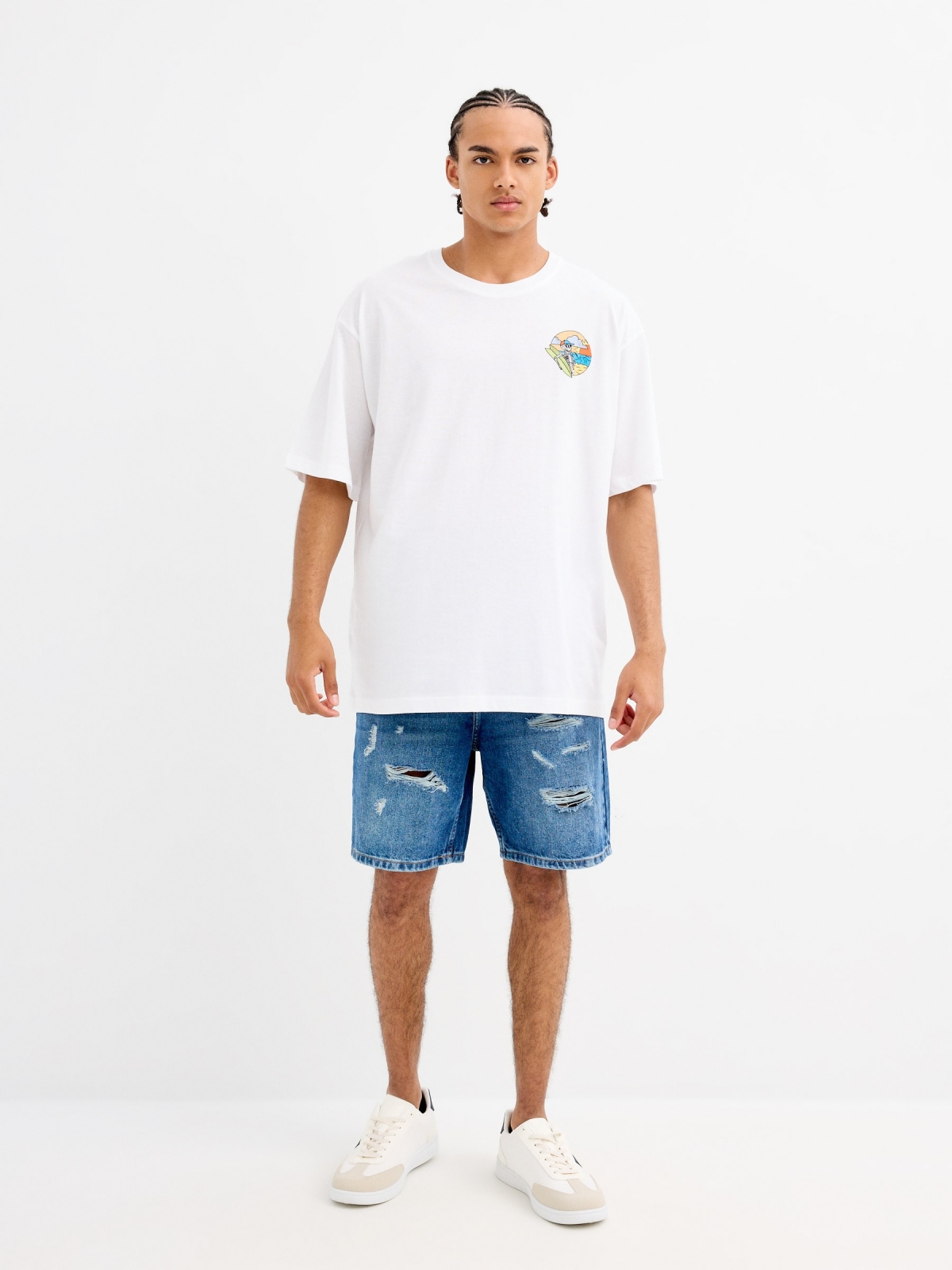 Short-sleeve t-shirt with skull print white front view