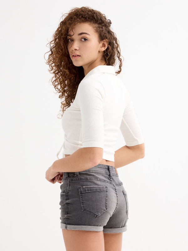 Shorts denim gris lavado gris vista media trasera