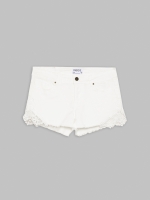 %Pto% Short jeans detalhes crochê branco vista frontal