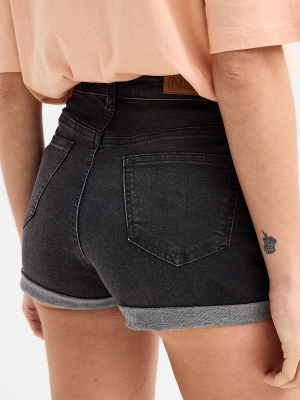 Shorts denim botones negro vista detalle