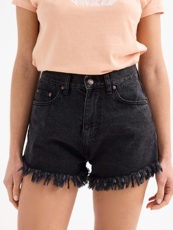 Shorts denim desflecado negro vista detalle
