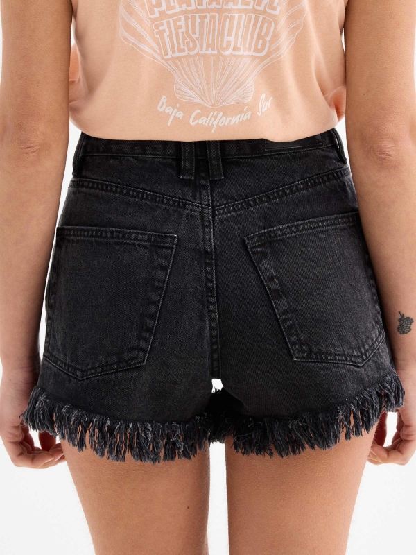 Shorts denim desflecado negro vista detalle