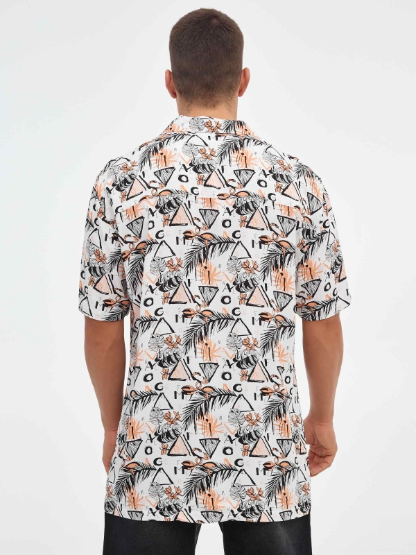 Camisa com impressão total de folhas branco vista meia traseira