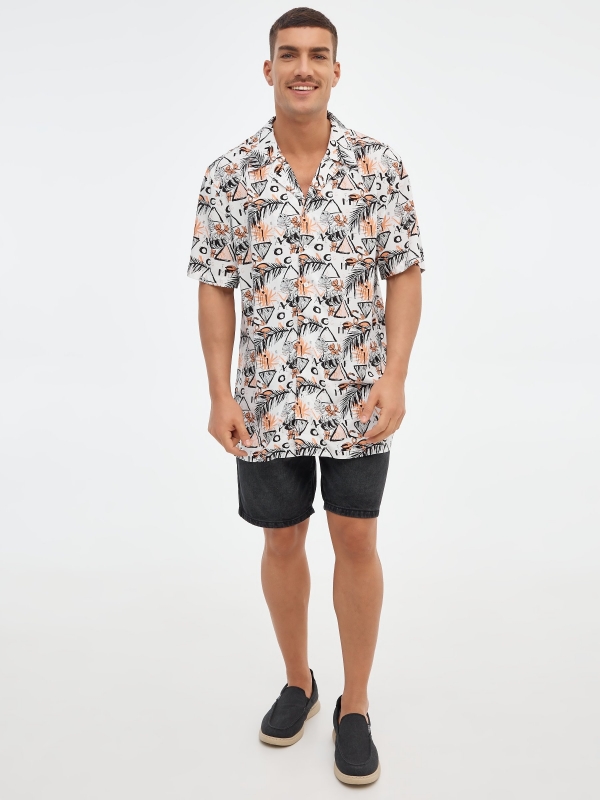 Camisa com impressão total de folhas branco vista geral frontal