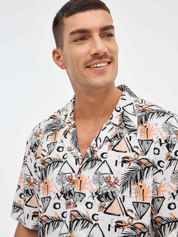 Camisa com impressão total de folhas branco vista detalhe