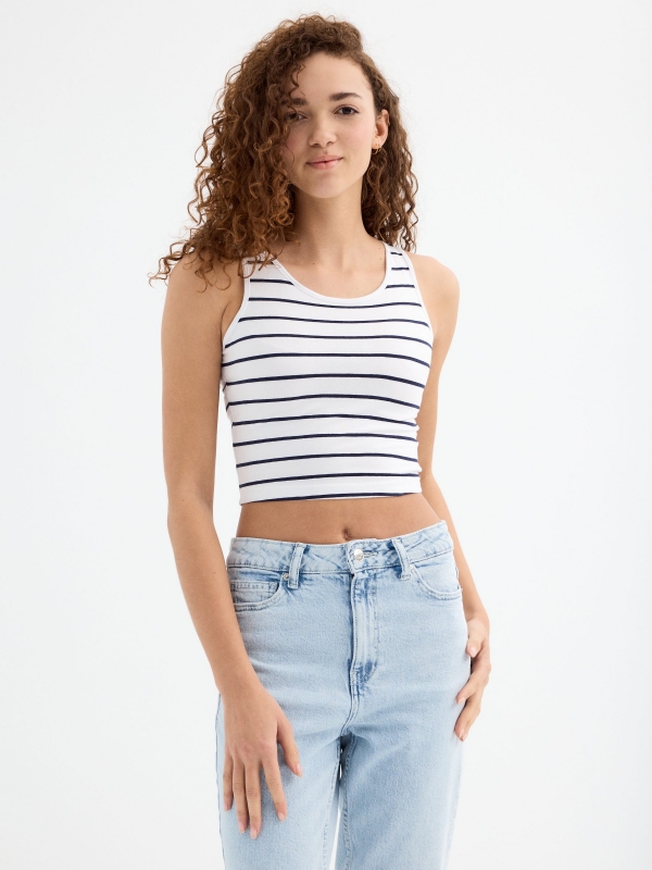 T-shirt regata curta listrada branco vista meia frontal