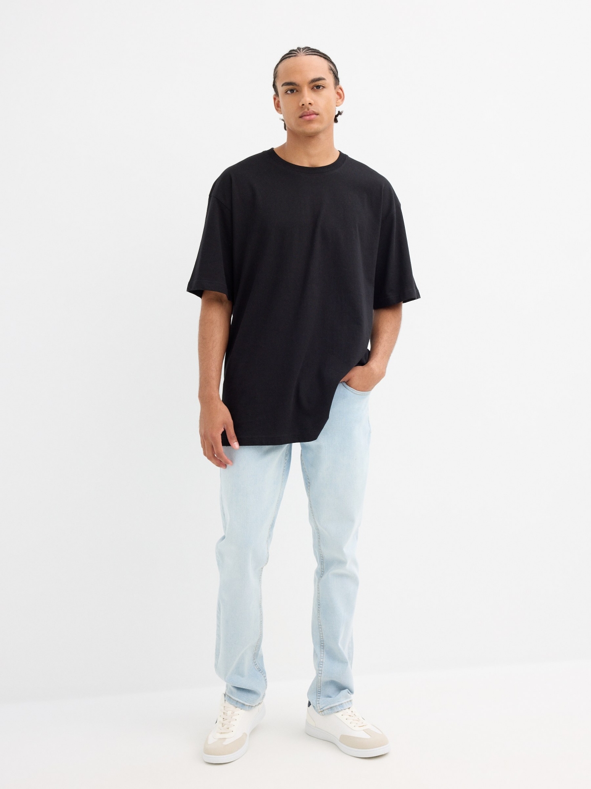 Light blue regular jeans with stitching