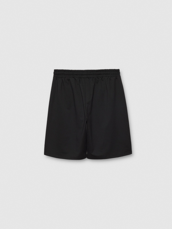Bermuda jogger básica negra negro vista trasera