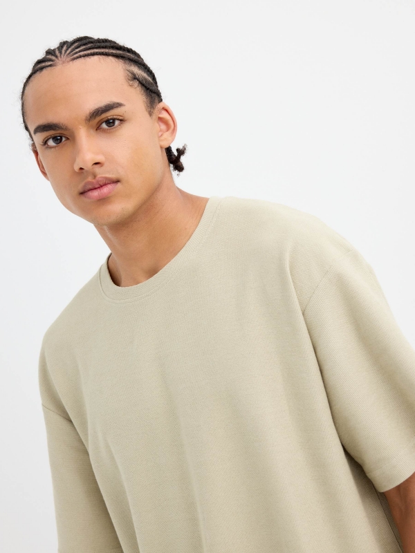 Camiseta básica oversize verde grisáceo vista general frontal