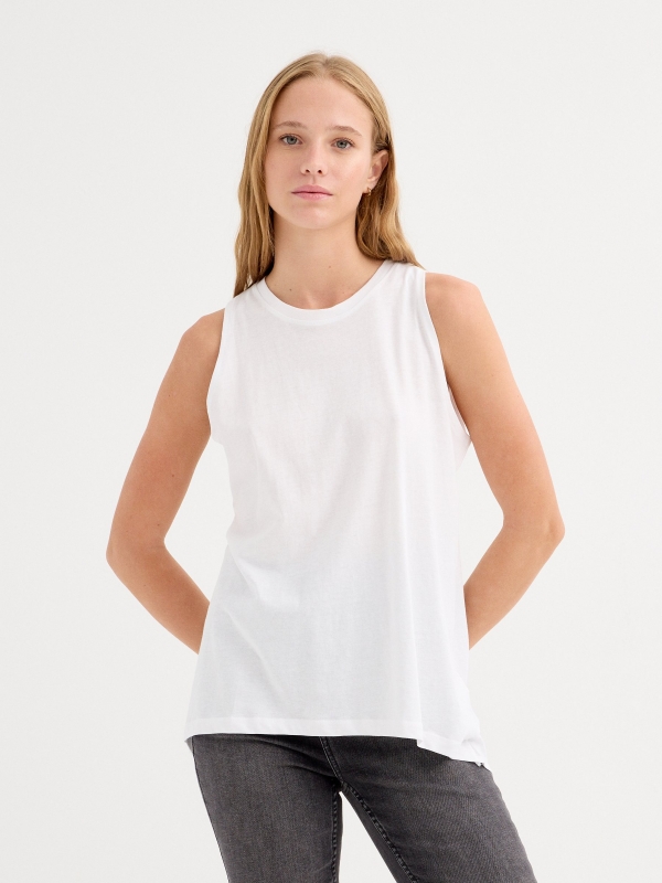 Camiseta abertura espalda blanco vista media frontal