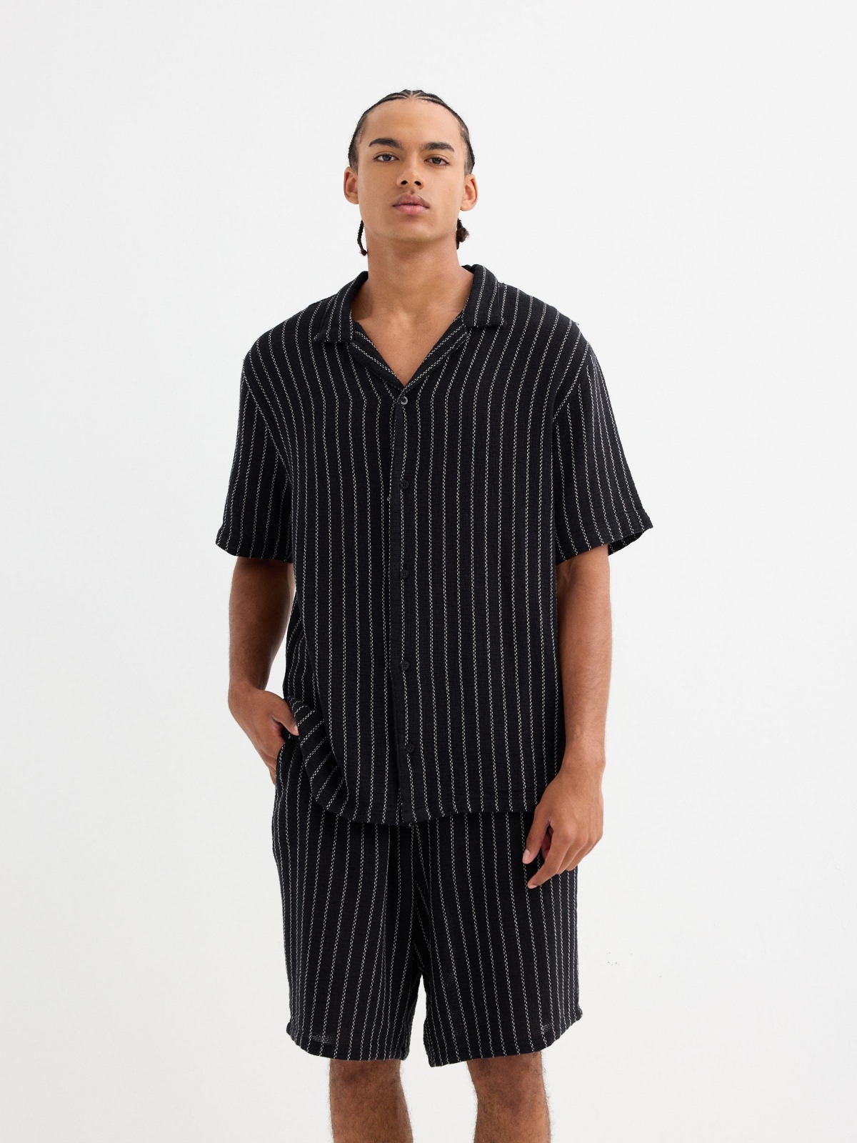 Bermuda jogger striped texture black middle front view