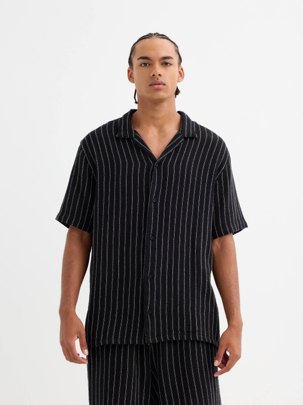 Camisa manga corta rústica rayas negro vista media frontal