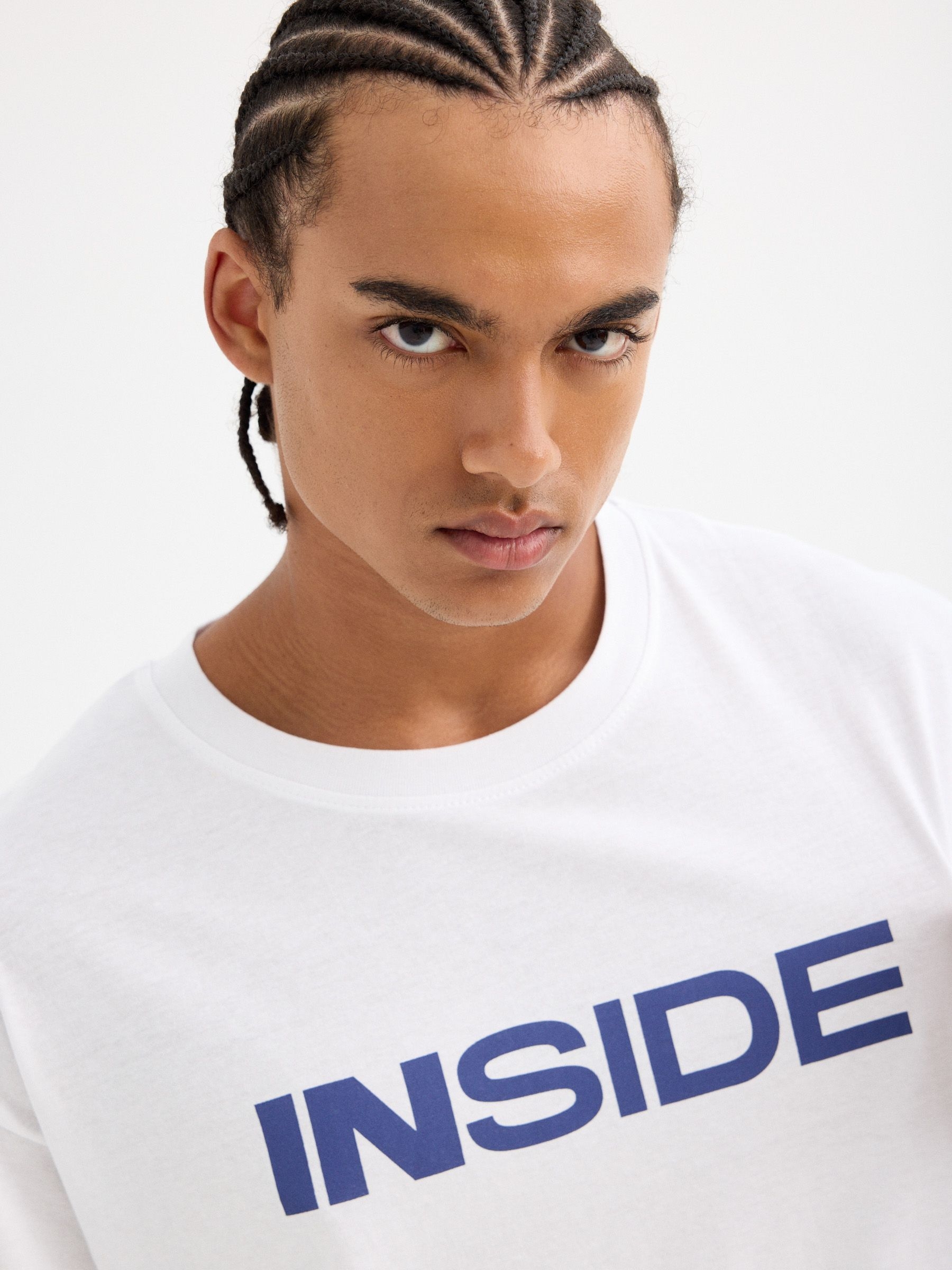 Inside logo t-shirt white middle front view