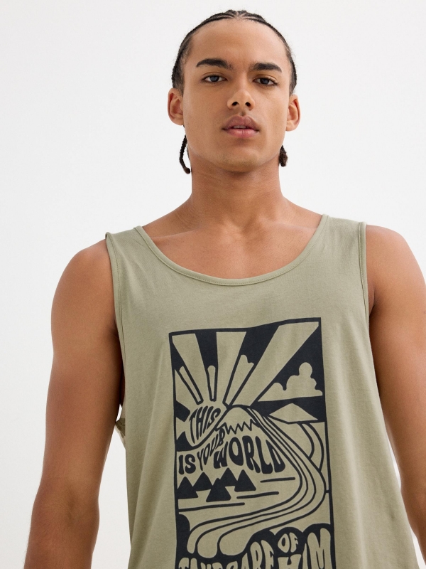 Camiseta tirantes estampado sol verde grisáceo vista detalle