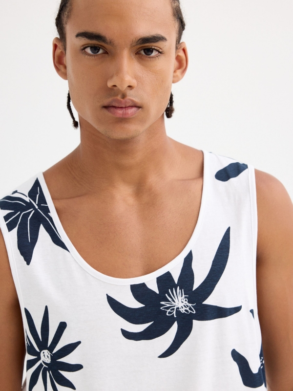 Camiseta de tirantes estampado floral blanco vista detalle