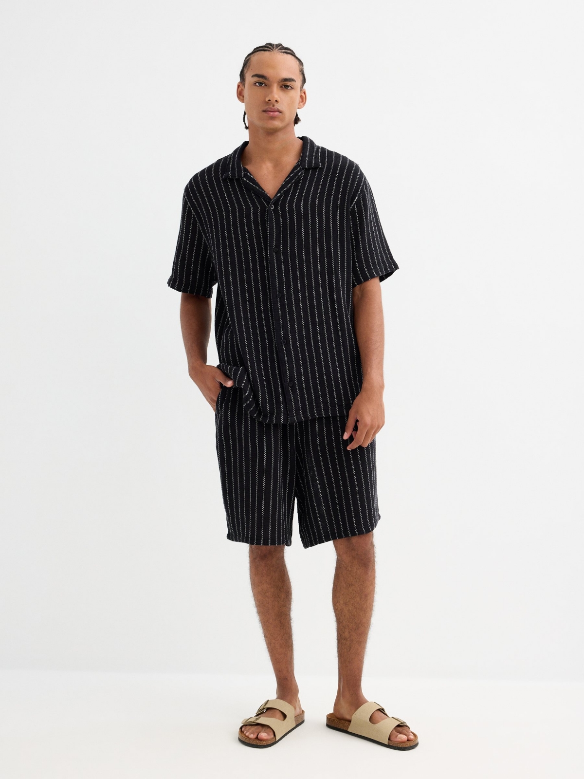 Bermuda jogger striped texture black front view