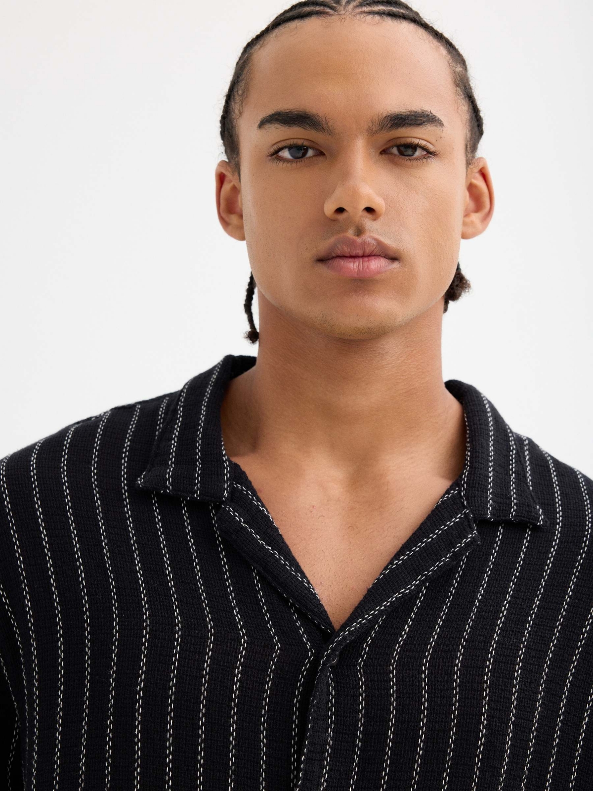 Rustic short-sleeve striped shirt black detail view