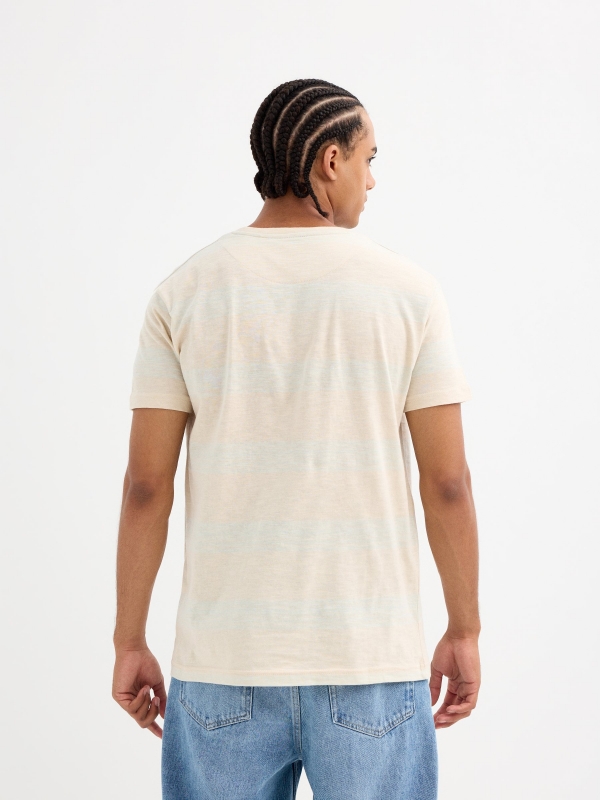 Camiseta manga corta rayas con bolsillo marfil vista media trasera
