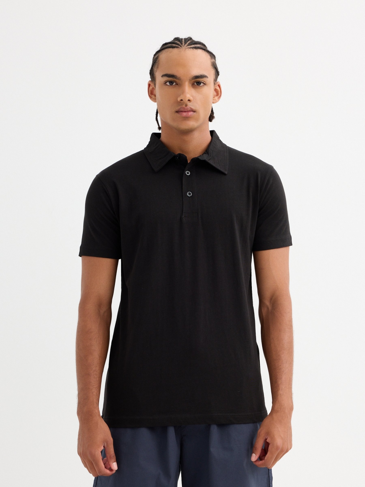 Basic short-sleeved polo shirt black middle front view