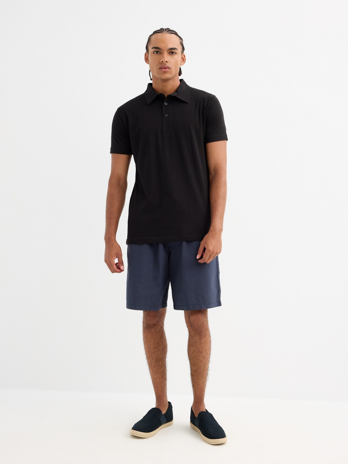 Basic short-sleeved polo shirt black front view
