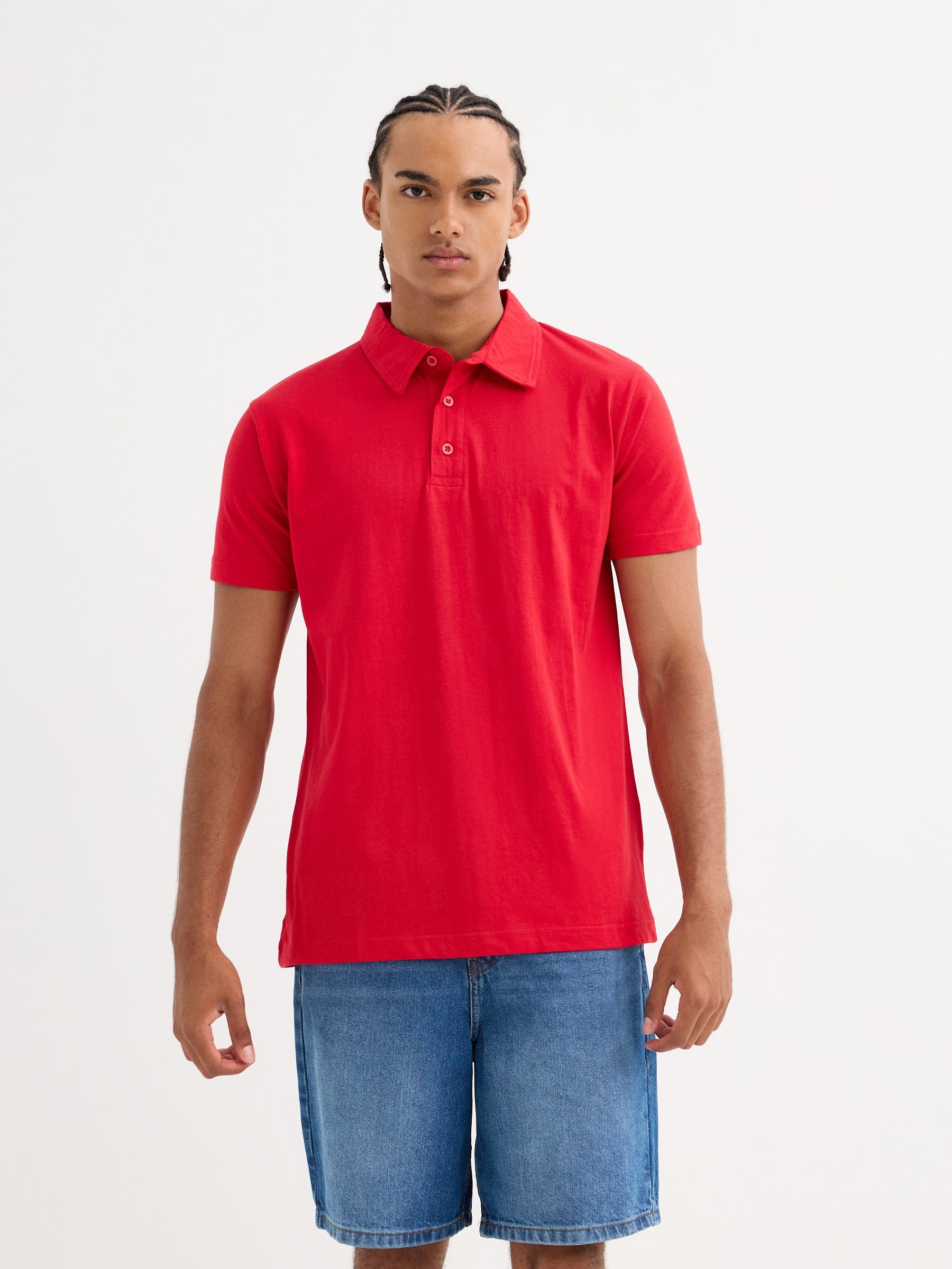 Polo básico manga curta vermelho vista meia frontal
