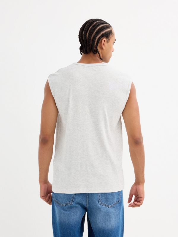 T-shirt básica sem mangas cinza vista meia traseira