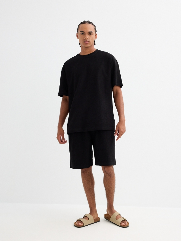 Oversized basic t-shirt black front view