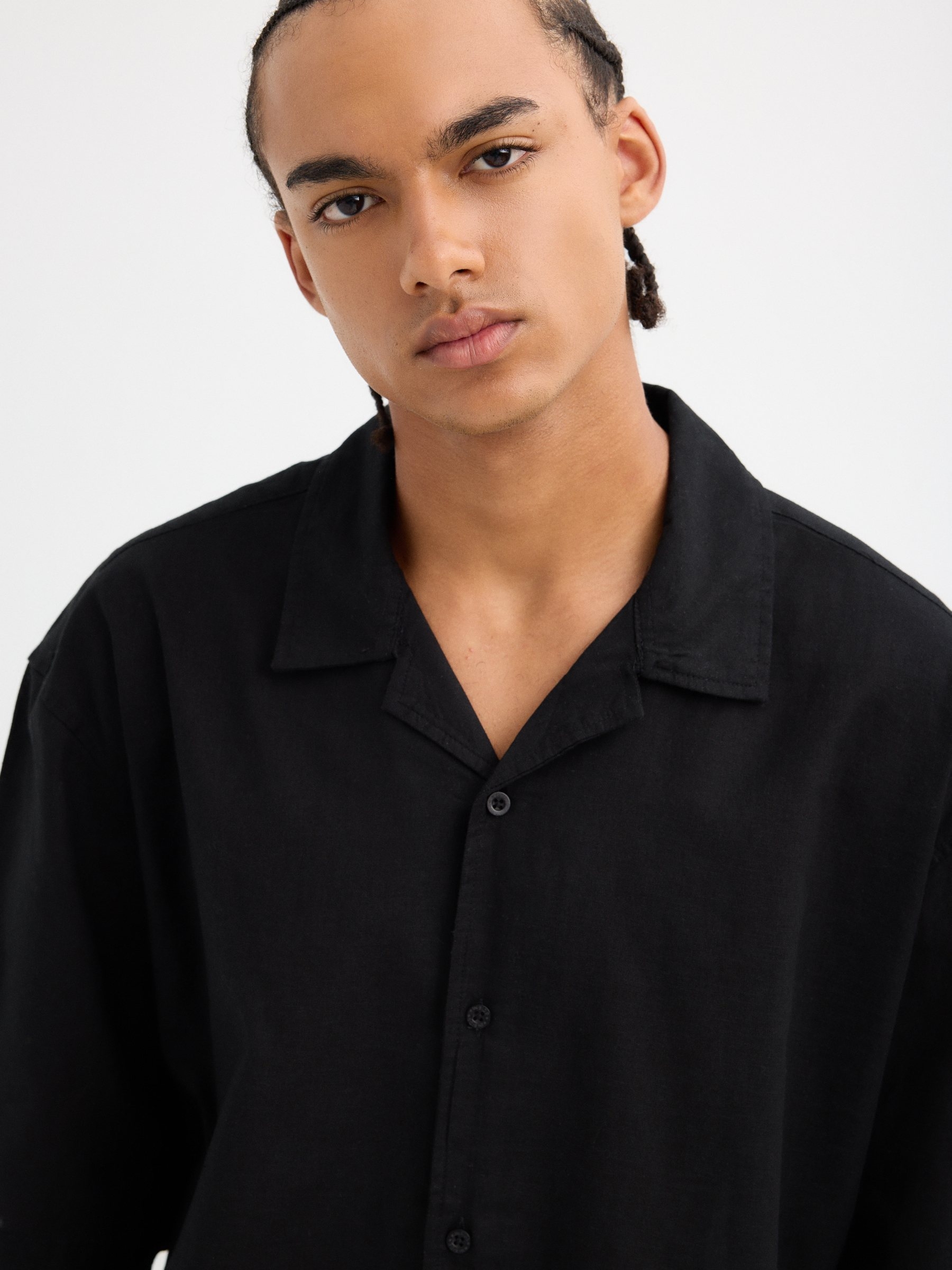 Camisa manga corta lisa negro vista media frontal