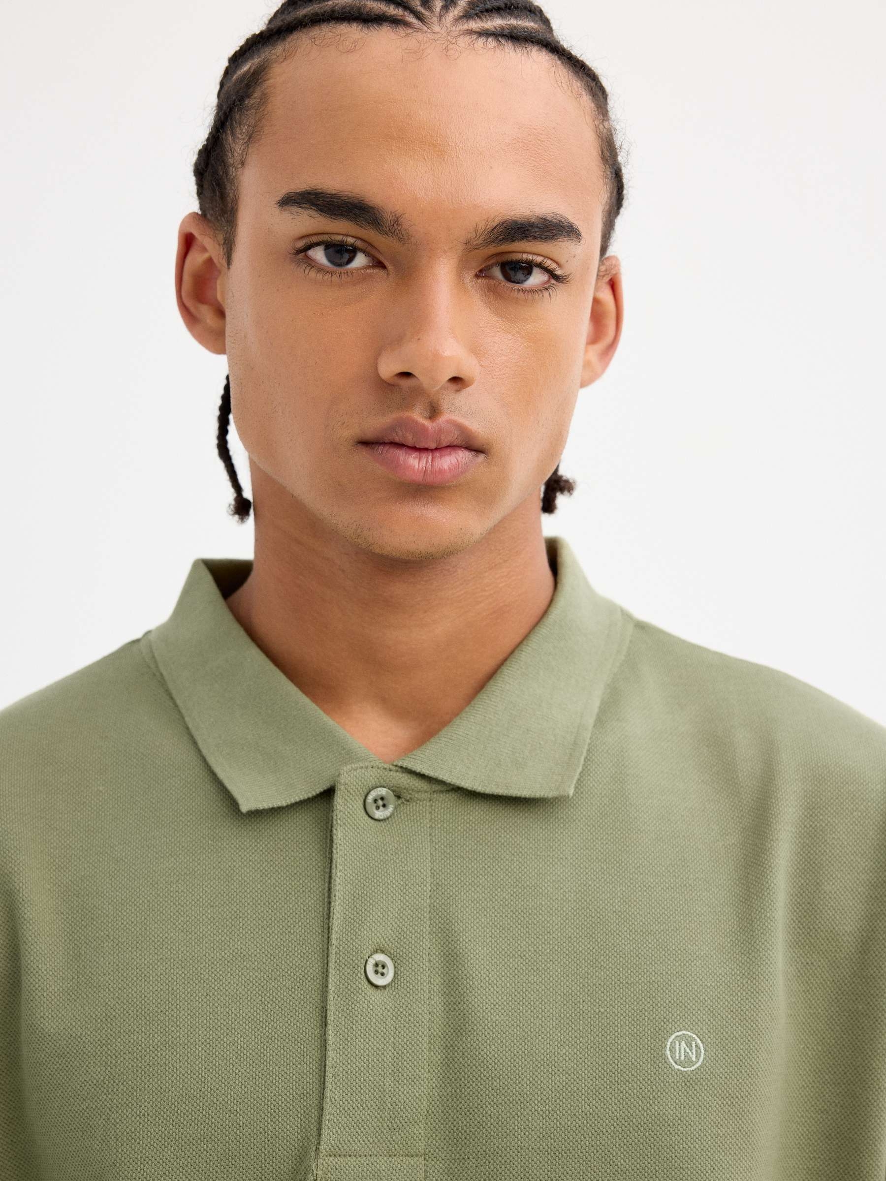 Basic polo navy middle front view