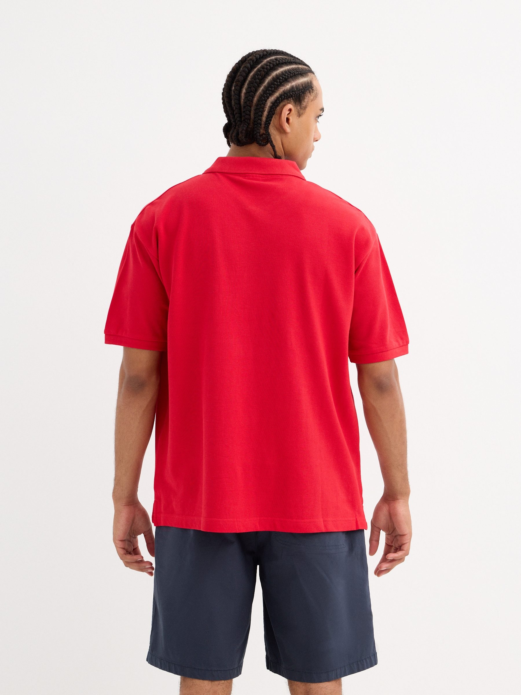 Polo básico rojo vista media frontal