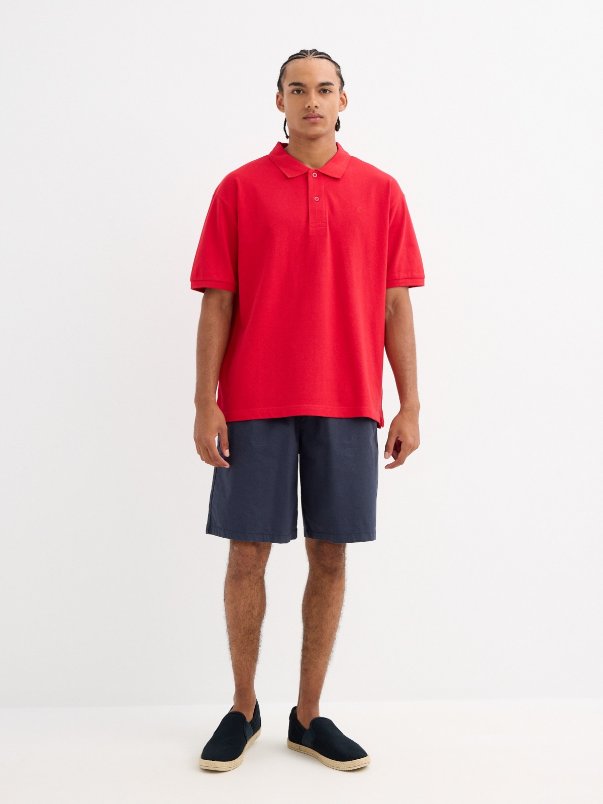Polo básico rojo vista general frontal