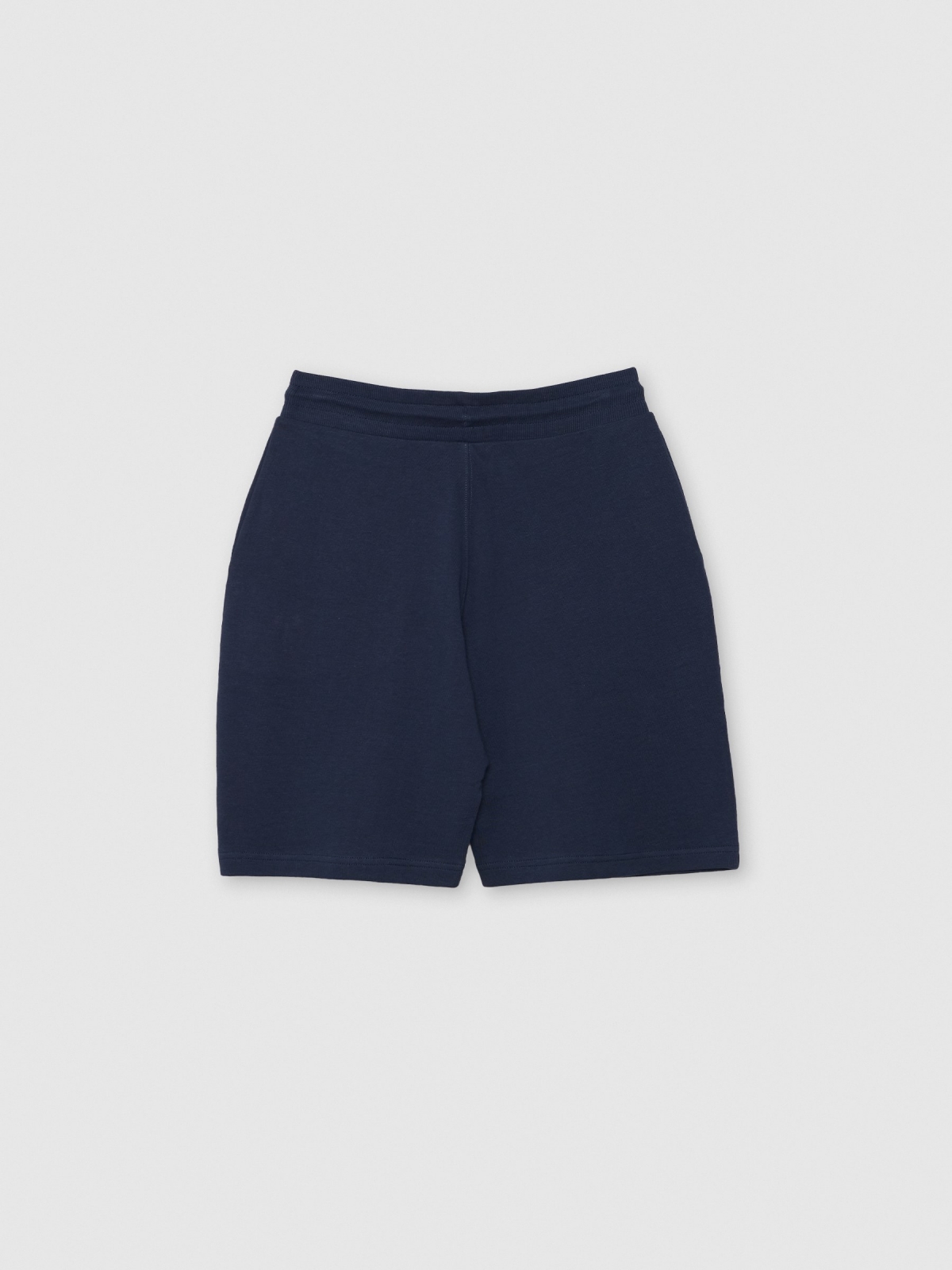 Bermuda jogger básica azul marino vista trasera