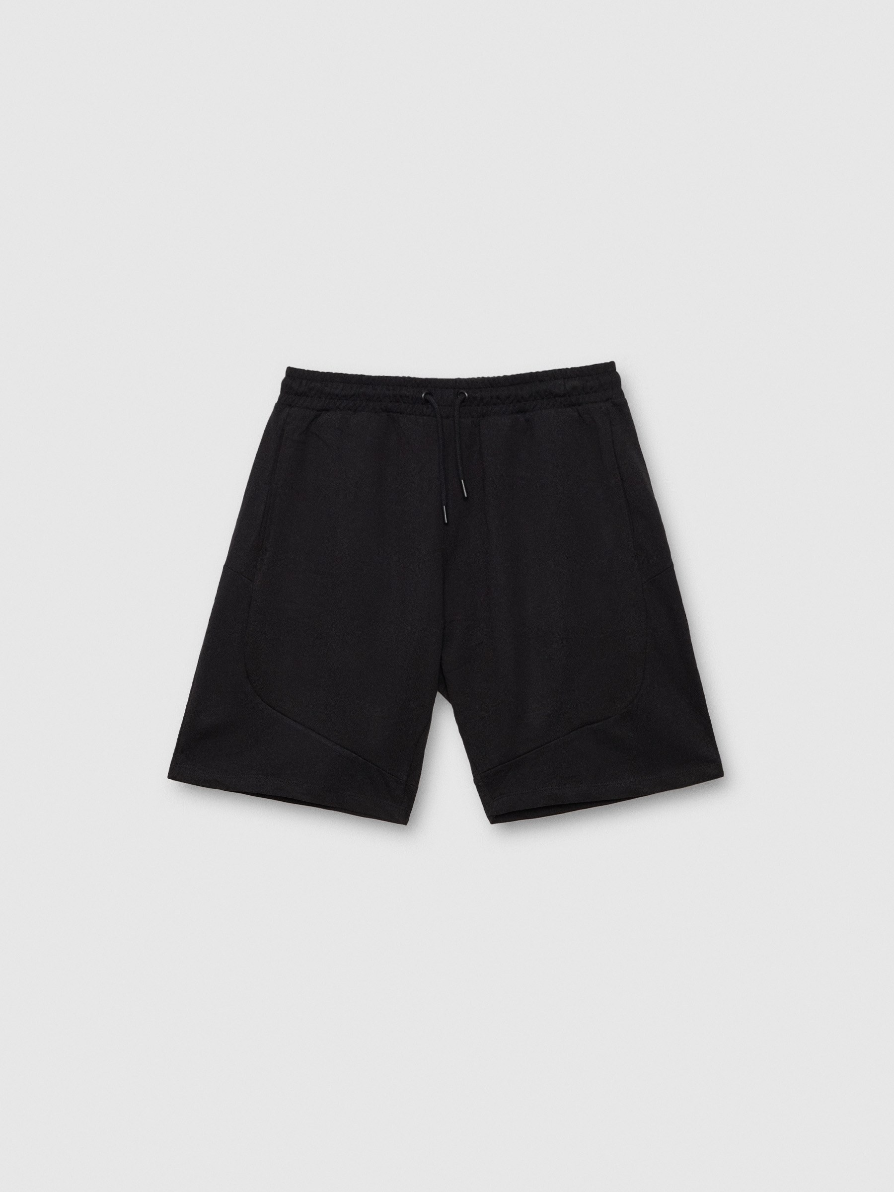 Basic Bermuda jogger black middle front view
