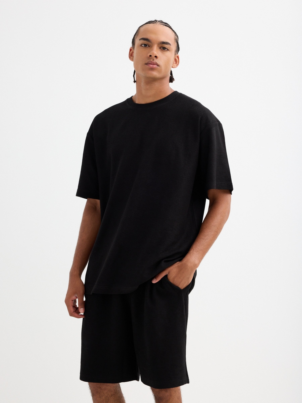 Plain sports Bermuda shorts black middle front view