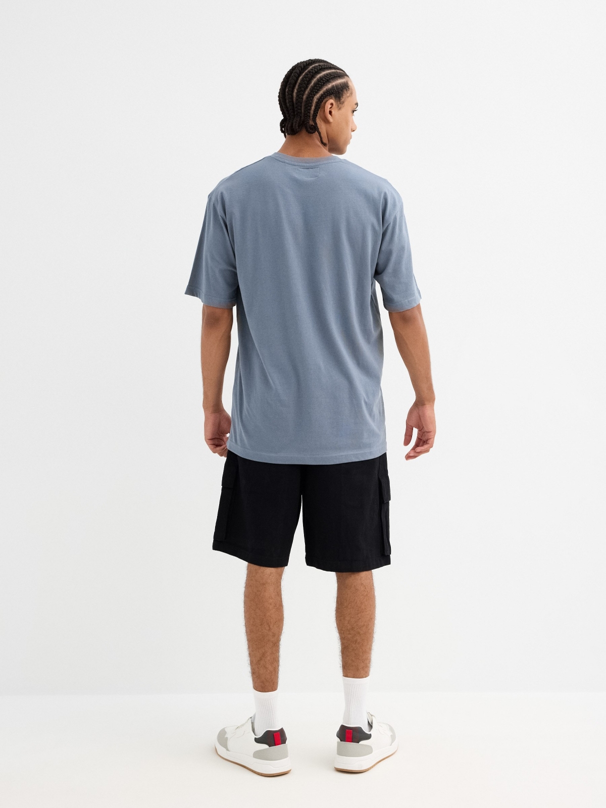 Bermuda super baggy negro vista media trasera