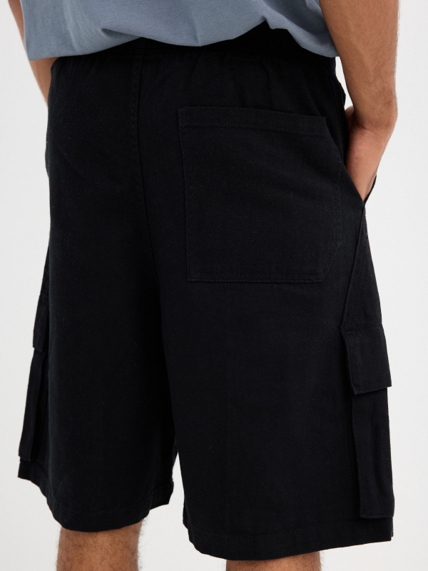 Bermuda super baggy negro vista detalle