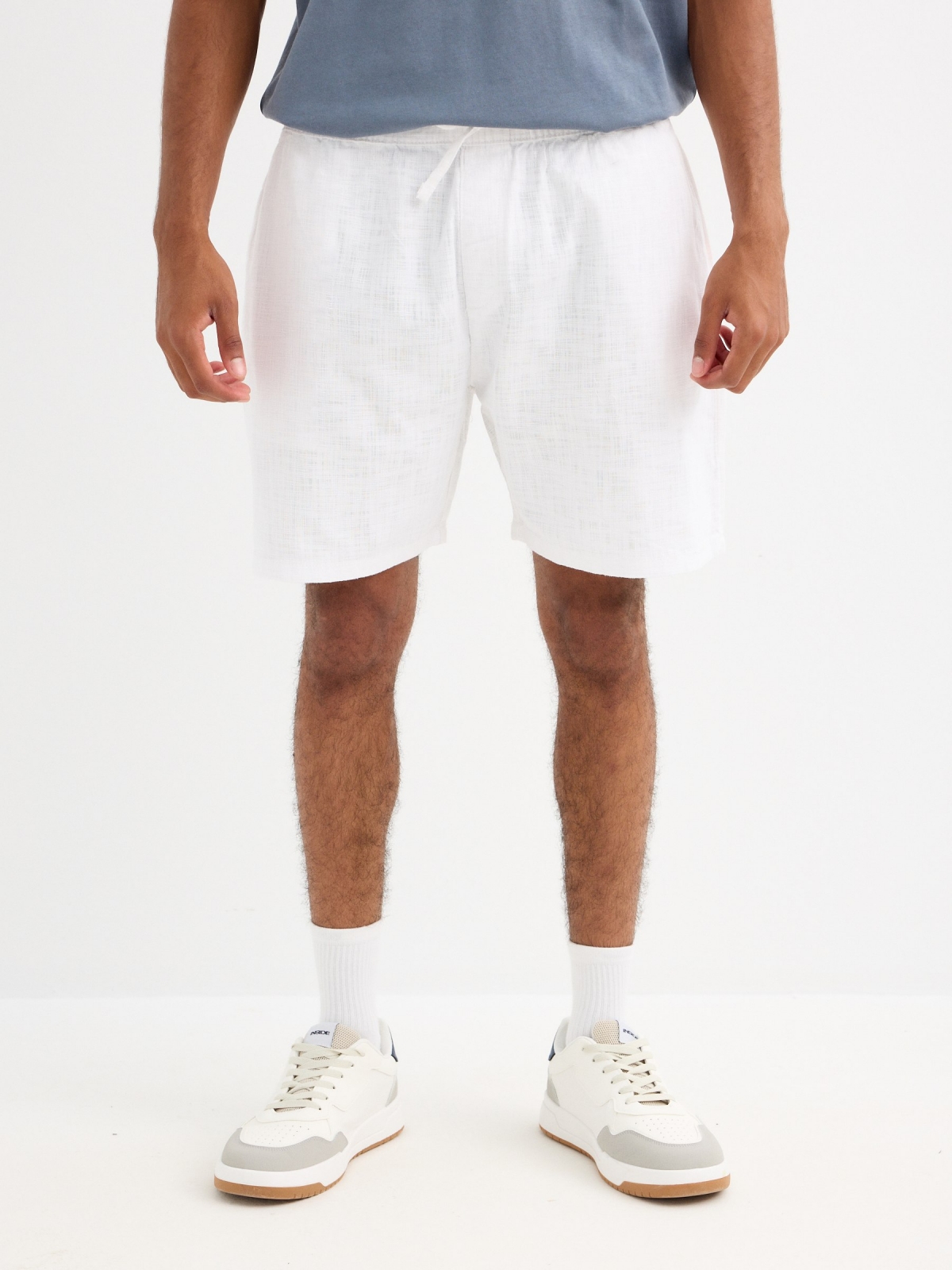 Bermuda jogger lisa blanco roto vista general frontal