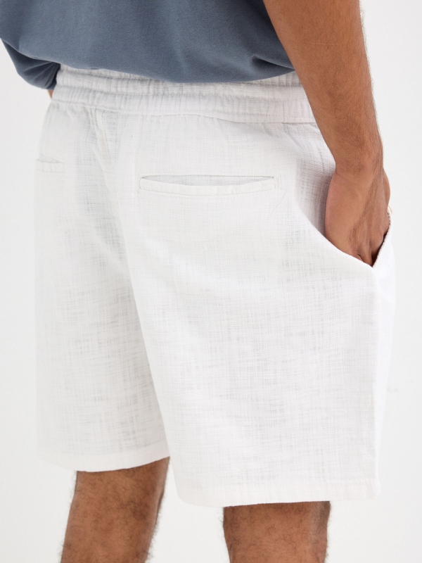 Bermuda jogger lisa blanco roto vista detalle