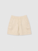 %Pto% Bermuda cargo multibolsillos beige vista frontal