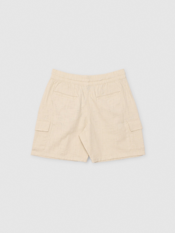 Bermuda cargo multibolsillos beige vista trasera
