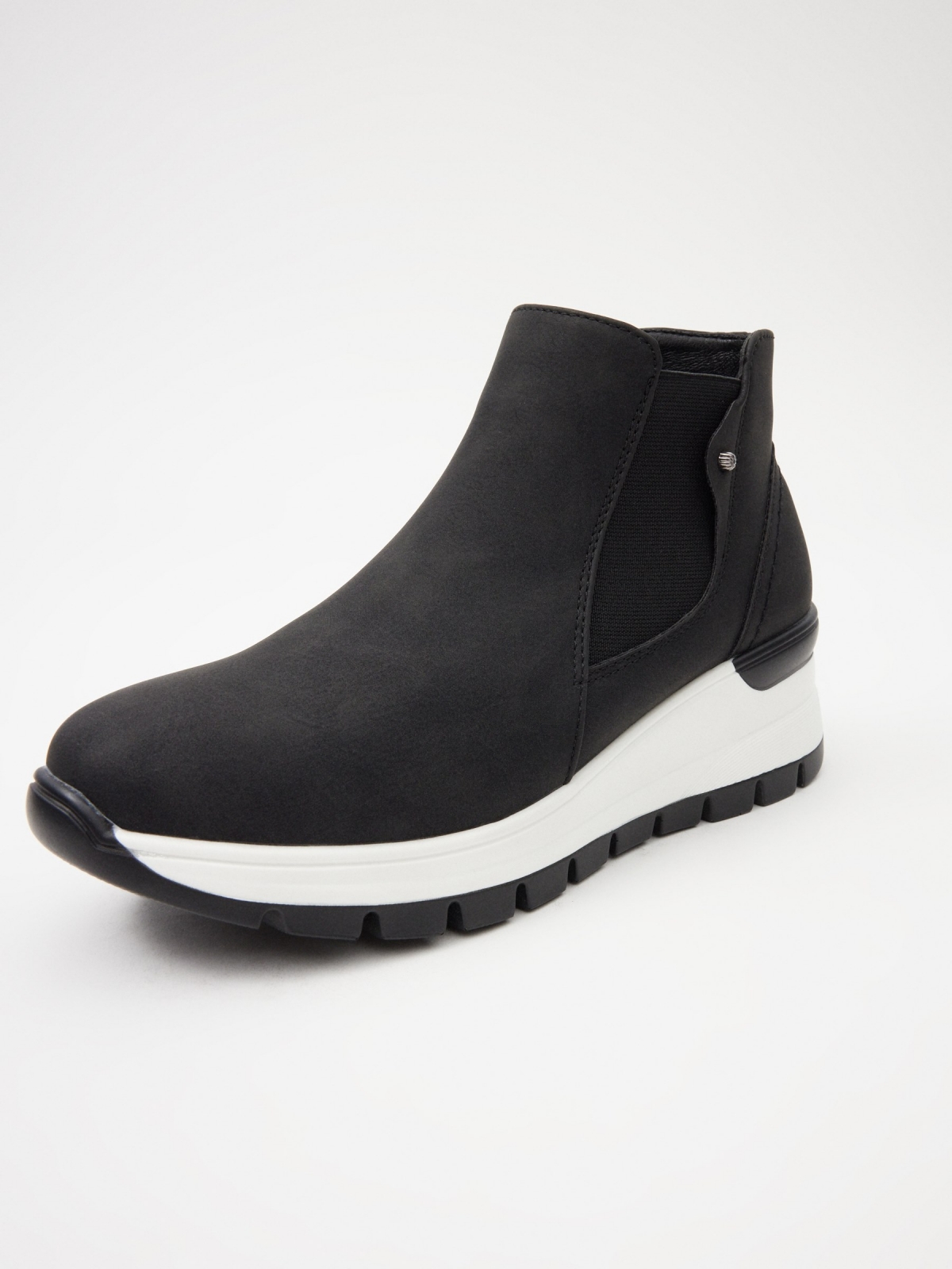 Sneaker boot style black zenithal view