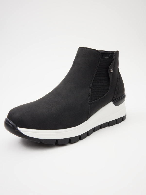 Sneaker boot style black zenithal view