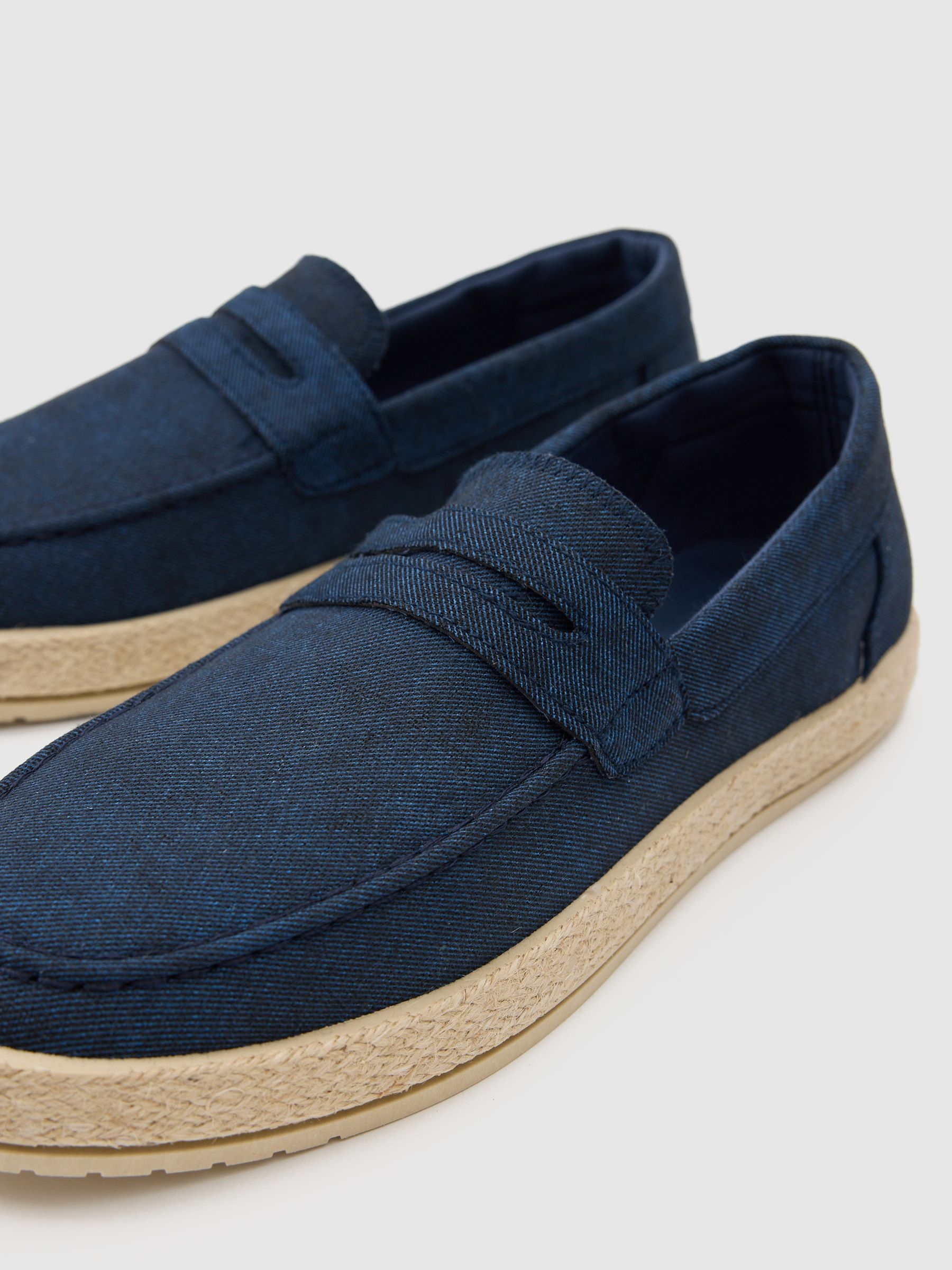 Mocassim com sola de juta azul aço