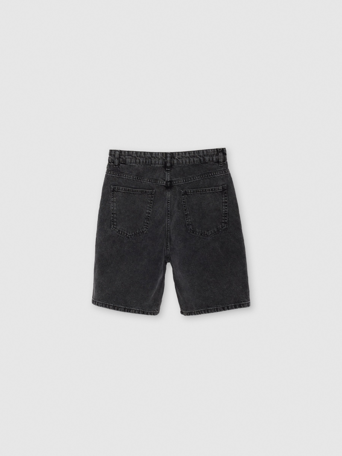 Bermuda denim regular negro vista trasera