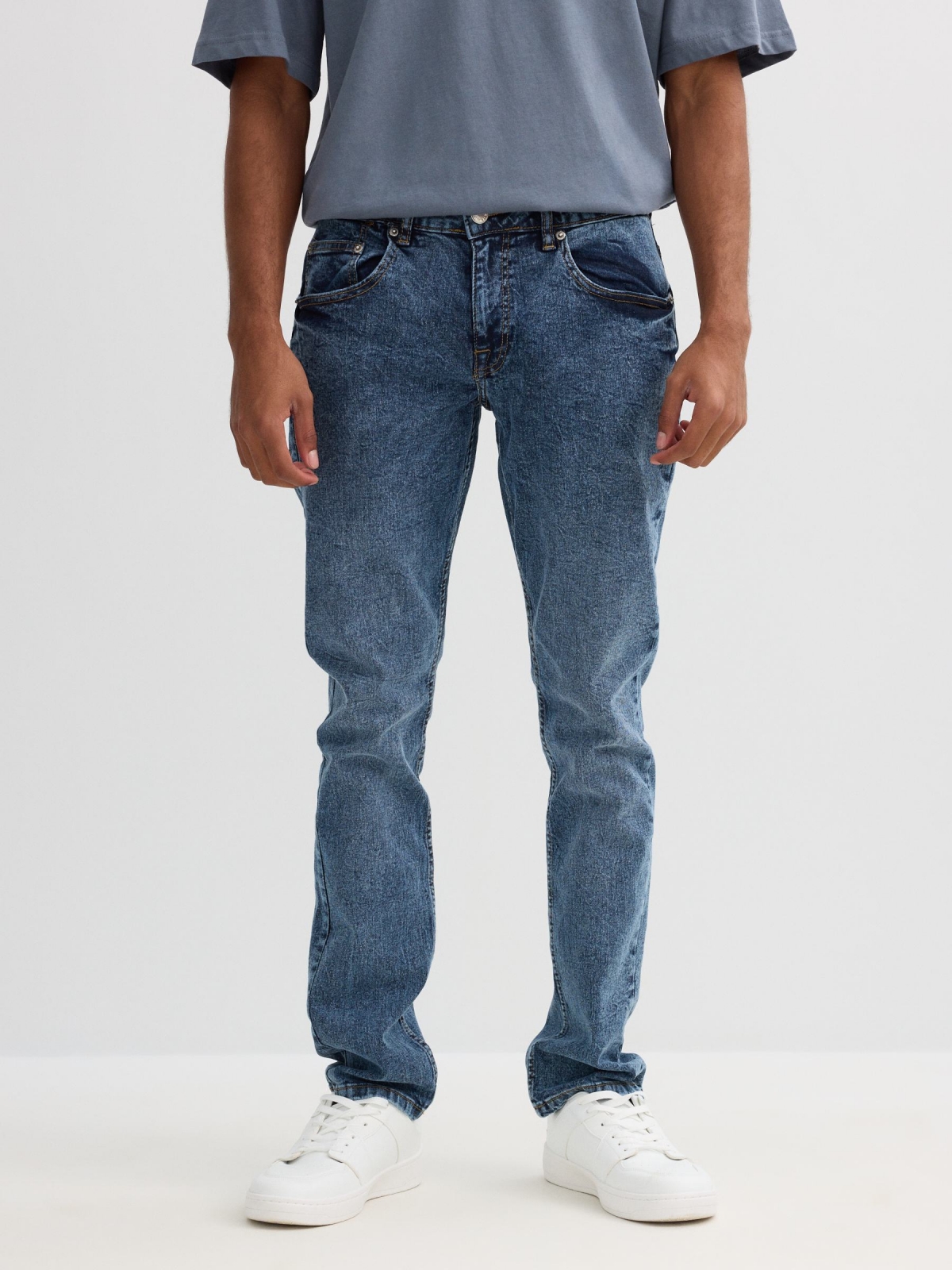 Jeans slim azul ácido azul vista media trasera