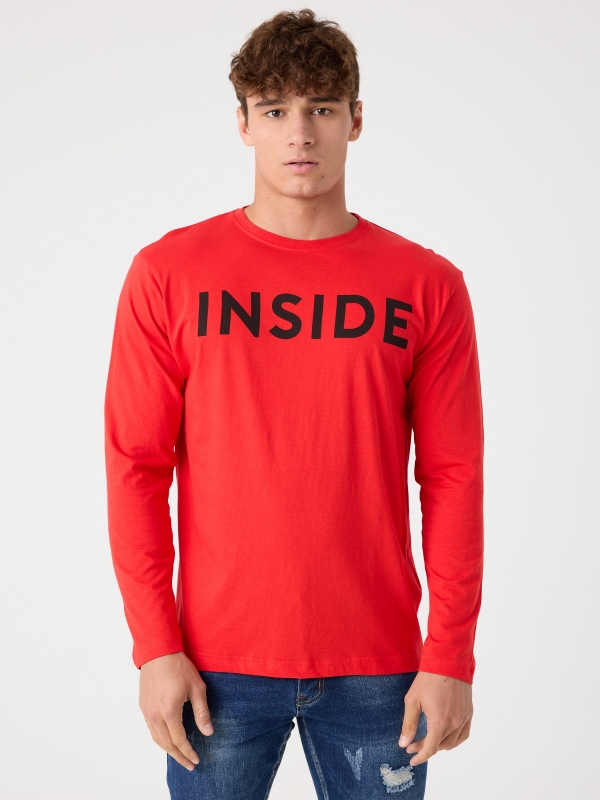 Camiseta básica con logo rojo intenso vista media frontal