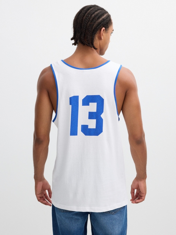 Camiseta de tirantes estampado texto blanco vista media trasera