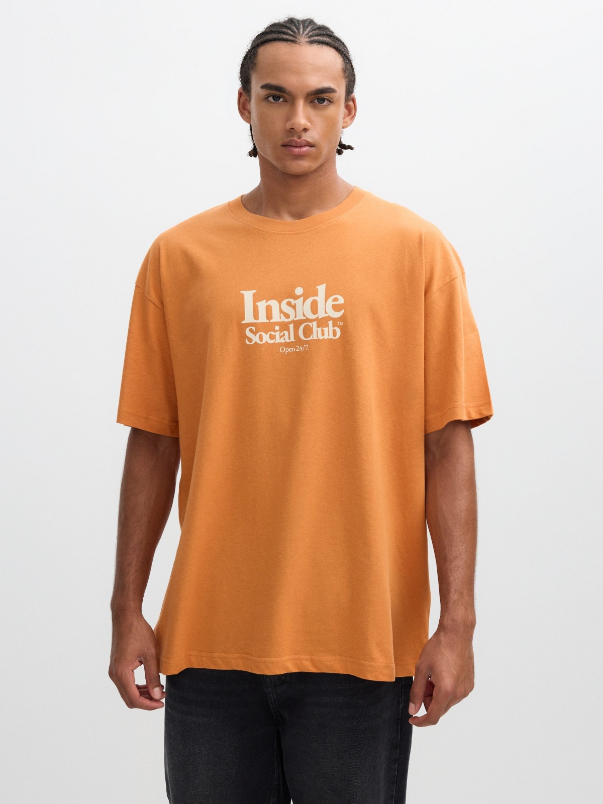 Camiseta social club Inside canela vista media frontal