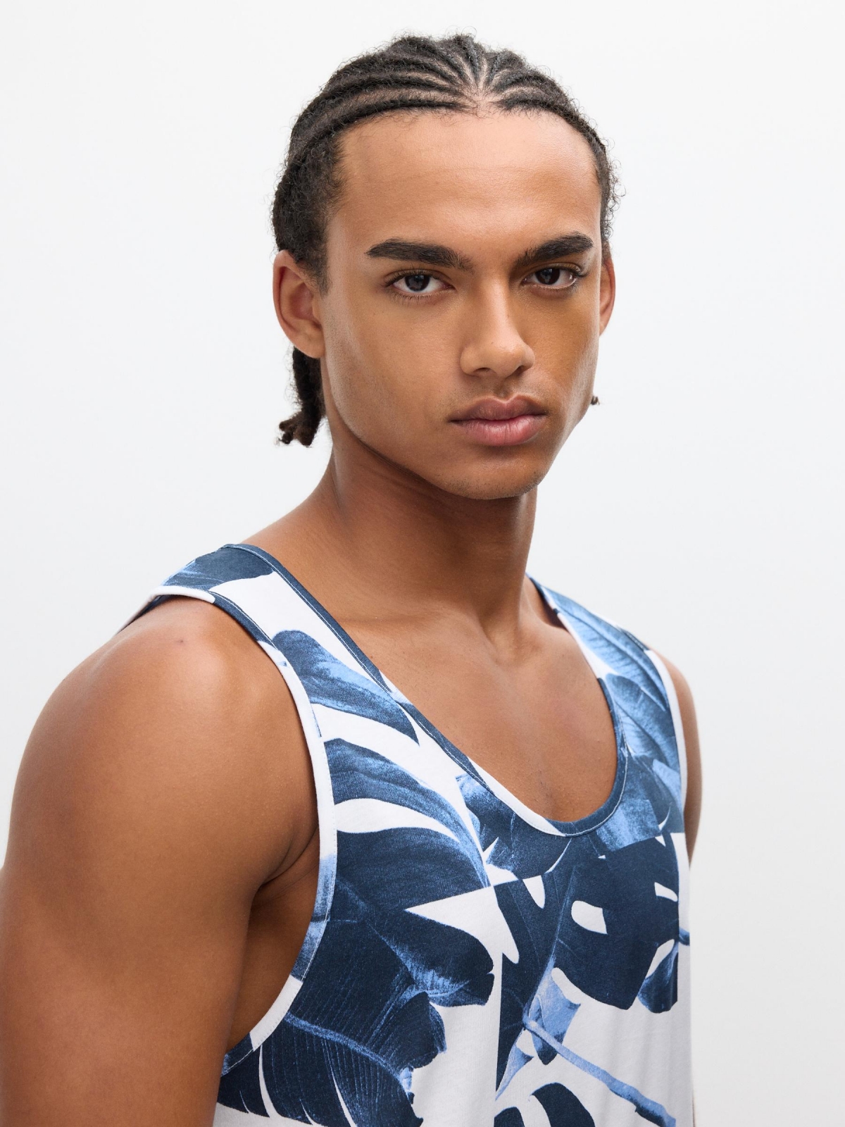 Tropical leaves print tank top white detail view