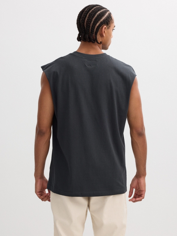 Camiseta básica sem mangas cinza escuro vista meia traseira
